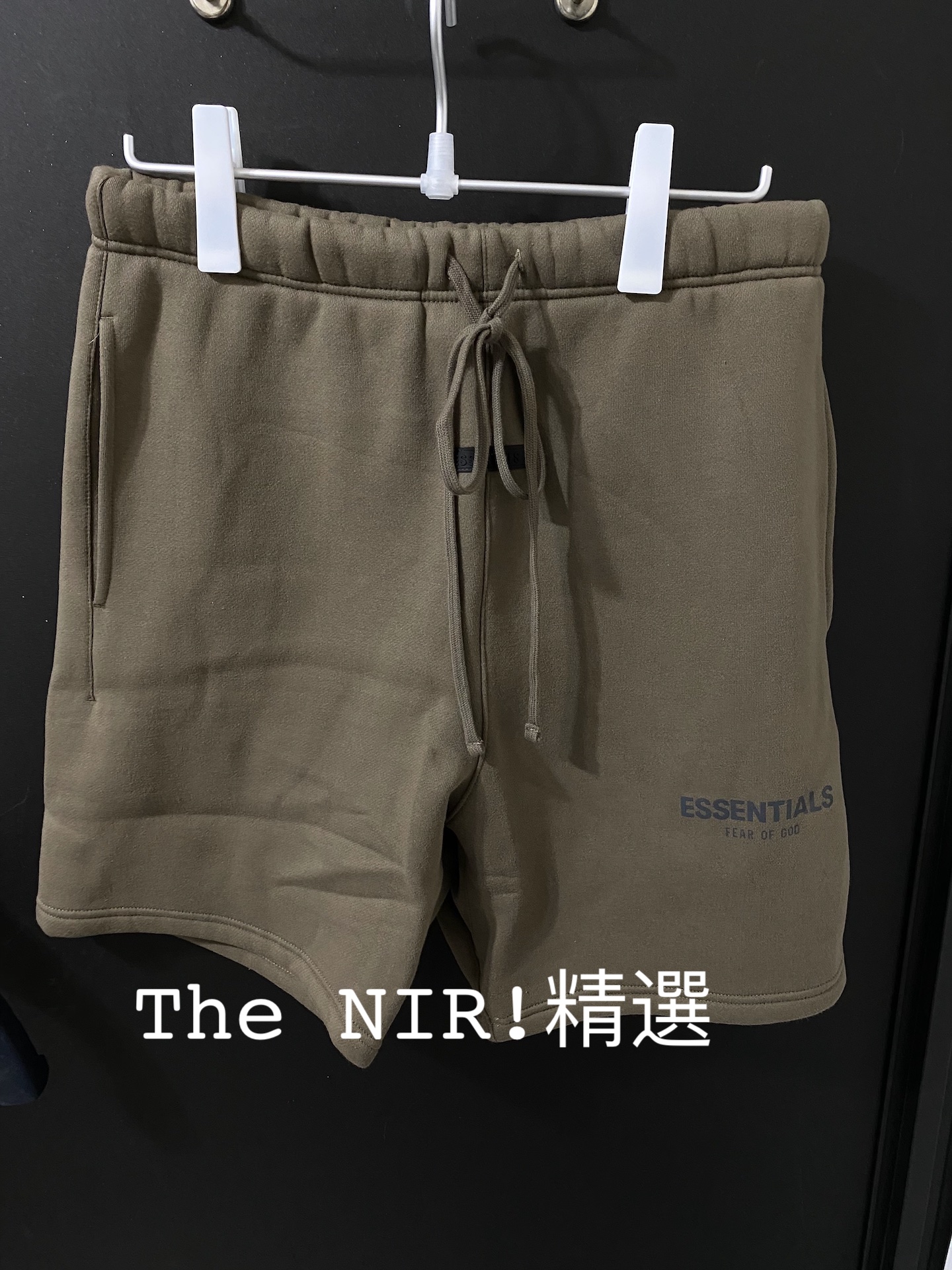 ESSENTIALS 反光小字棉短褲Harvest 巧克力色Sweatshort 21FW – FOG Fear of God – The NIR!  精選